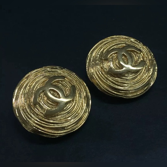 CHANEL CC Logo Gold Tone Earrings - Picture 5 of 8